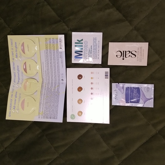 Bundle and save assorted skincare and make up samplers. - Picture 6 of 6